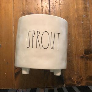 Rae Dunn Large Sprout Planter